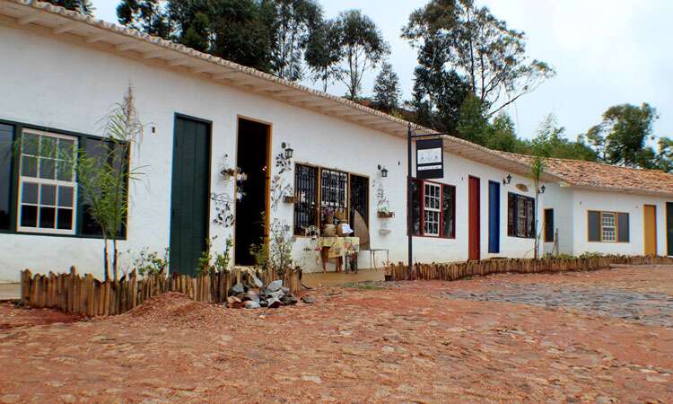 Tiradentes Artesanatos em Bichinho Aparador Maison Du Monde ~ Tiradentes Artesanatos em Bichinho