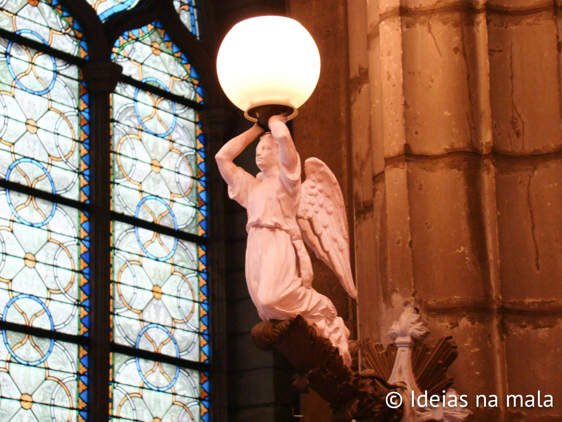 Anjo na Catedral de Nantes na França