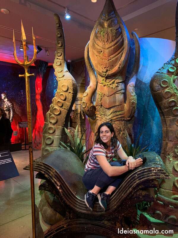 Trono e tridente do Aquaman no Tour pelos estúdios da Warner. Rende fotos legais!