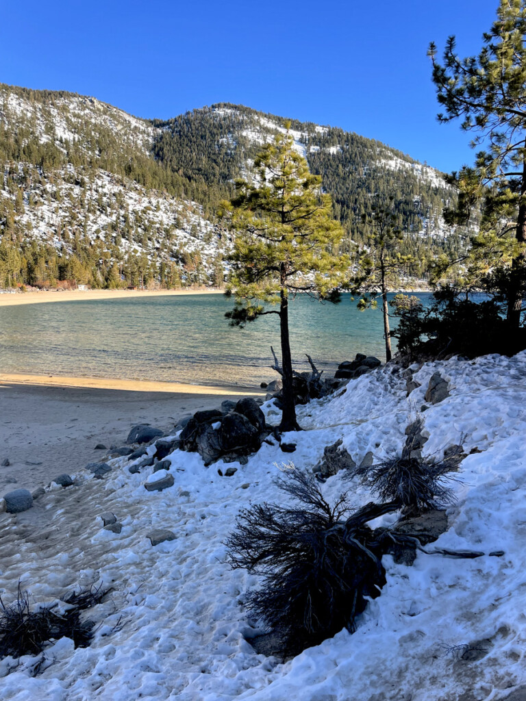Visual de Sand Harbor com neve - Lake Tahoe
