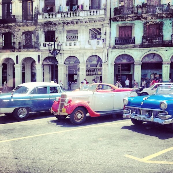 Carros antigos em Cuba