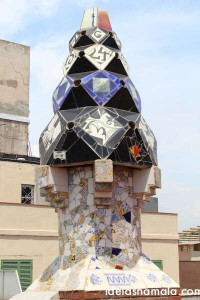 Esculturas de Gaudí no terraço do Palau Güell