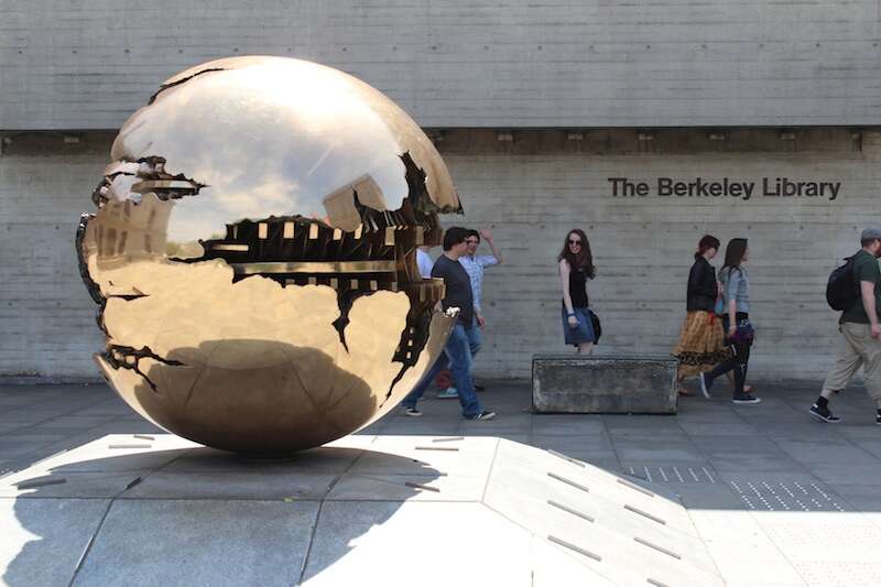 Esfera dentro da Esfera, Escultura em Dublin