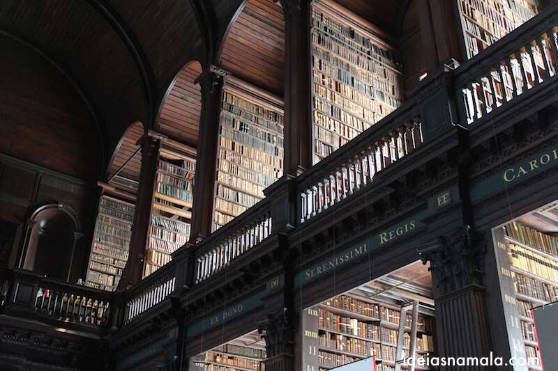 Trinity College em Dublin: uma das bibliotecas mais lindas do mundo.