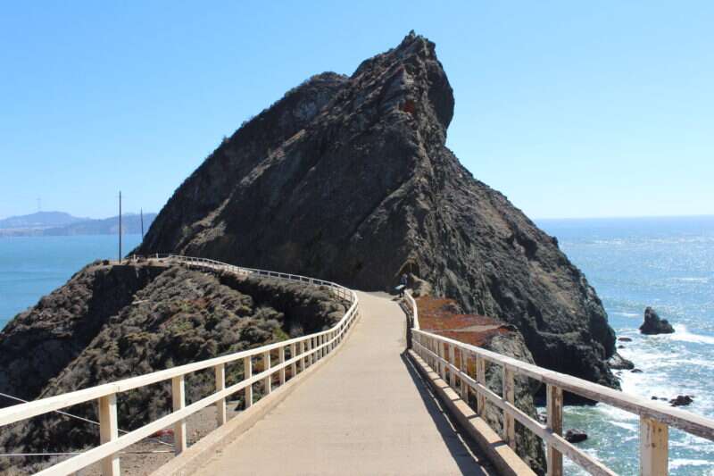 Túnel que leva à Bonita Lighthouse