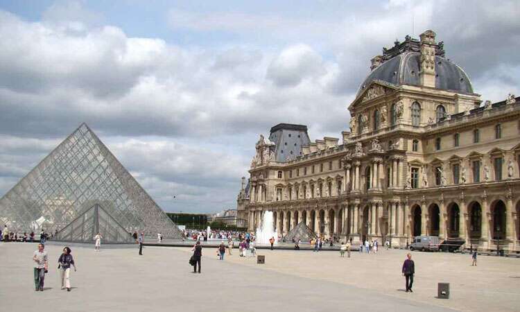 Museu do Louvre deve entrar no roteiro de Paris. Ver pirâmides, Monalisa, vênus de milo etc