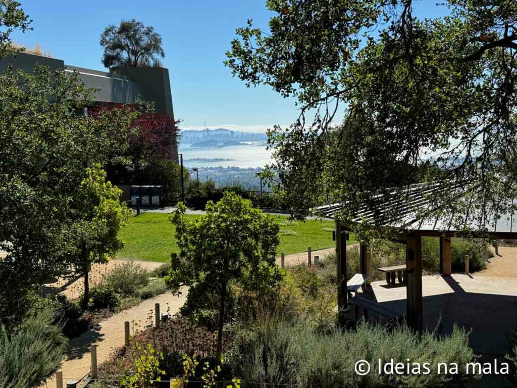 Lawrence Hall of Science e as vistas da bass de San Francisco