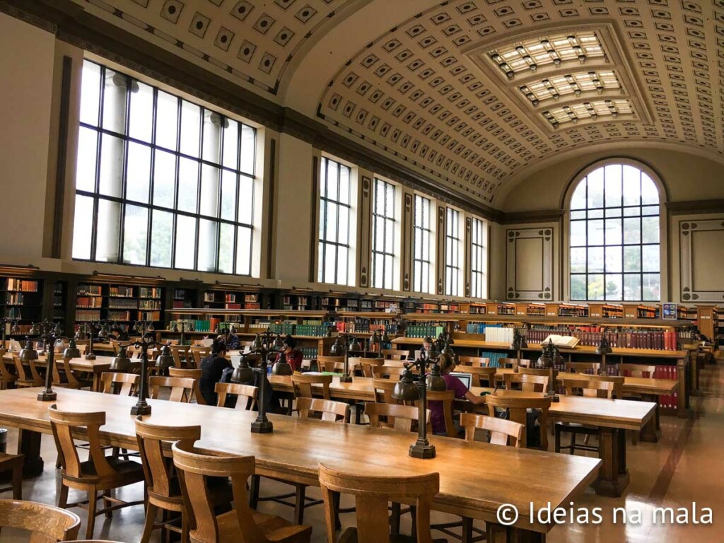 Interior da biblioteca da UC Berkeley