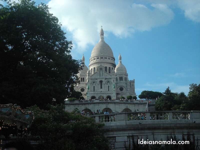 Basílica de Sacré-Coeur de Paris em Montmartre vista de baixo da colina: conheça esse lugar.