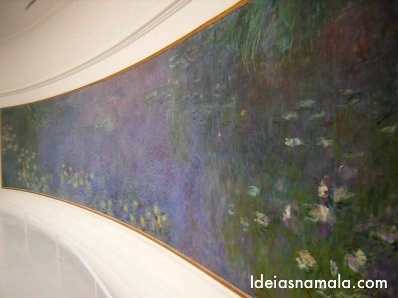 Museu Orangerie com sua fenomenal coleção de obras de Monet precisa entrar no roteiro de Paris.