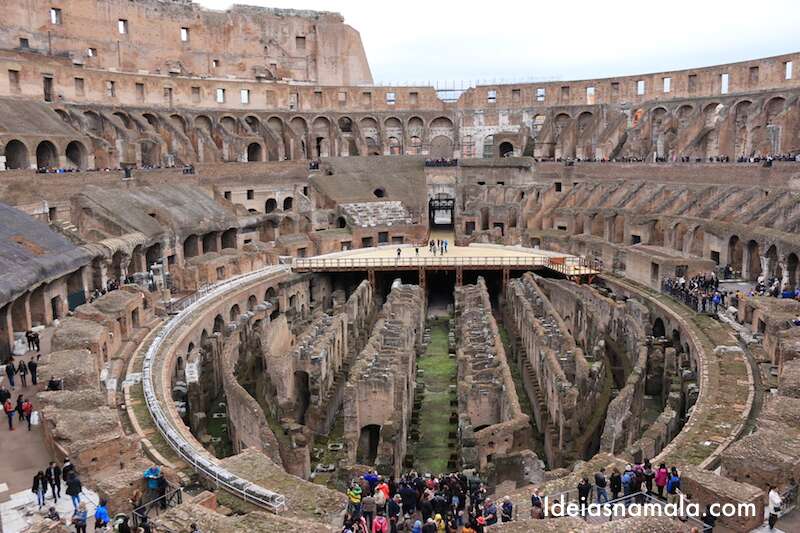 Interior do Coliseu no Roteiro Roma