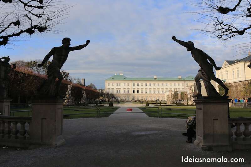 Entrada dos jardins do  Palácio Mirabel em Salzburgo