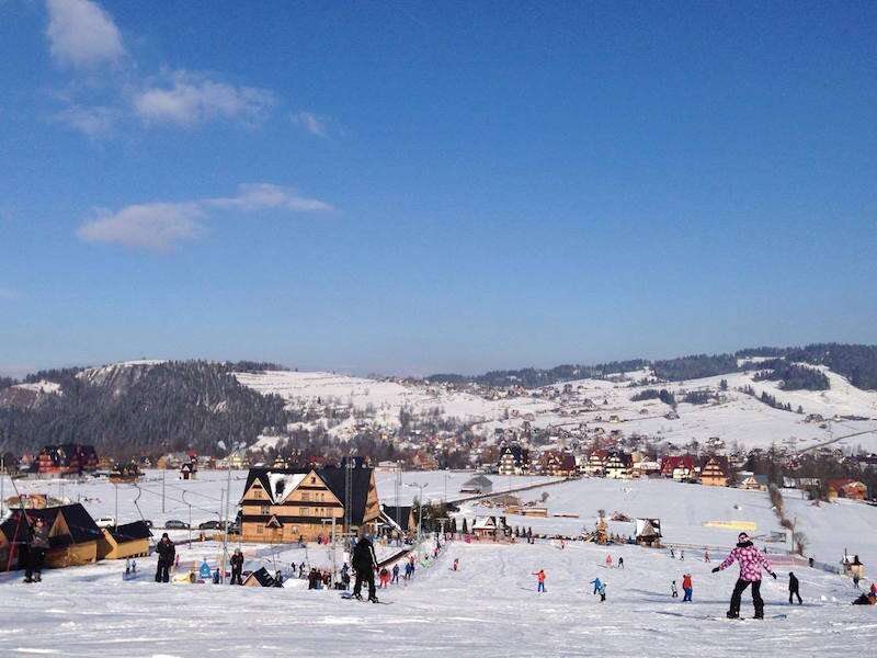 Zakopane e suas pistas de ski: ótimo para incluir no seu roteiro.