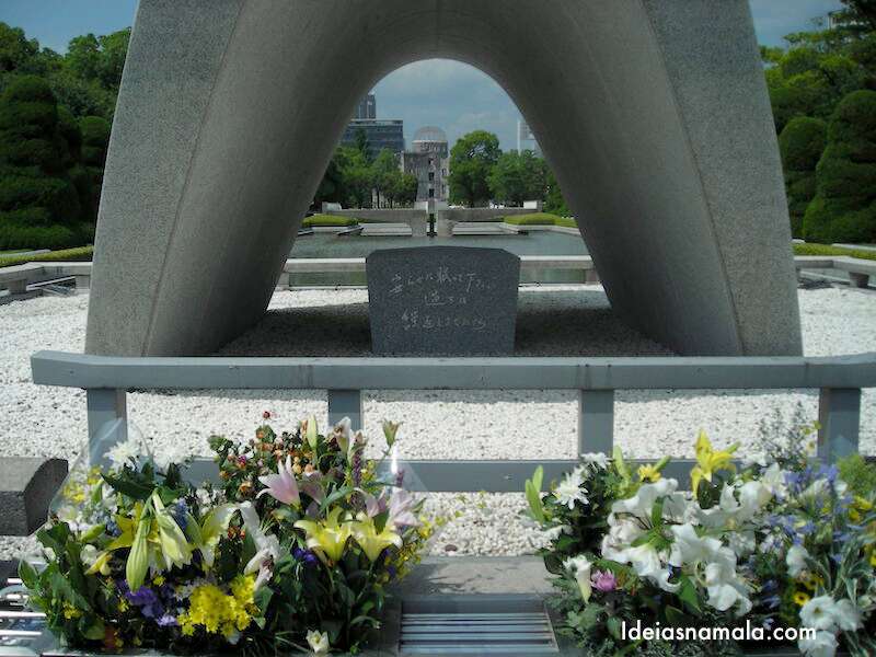 The Bomb Cenotaph - o Mausoléu da Bomba Atômica de Hiroshima
