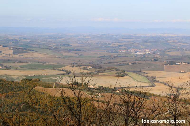 Vista do alto da cidade de Montalcino