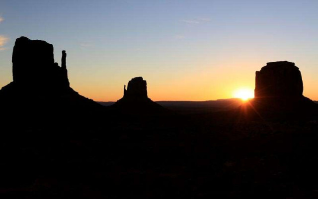 Nascer do sol no Monument Valley