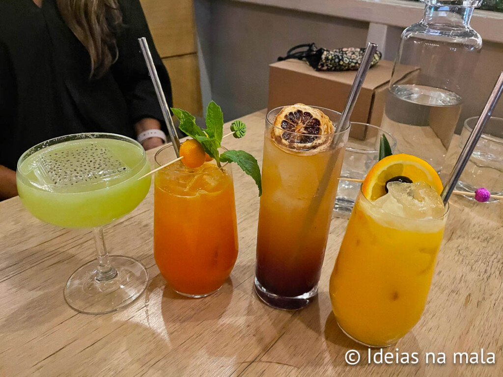 Drinks coloridos no restaurante vegano Wildseed em San Francisco