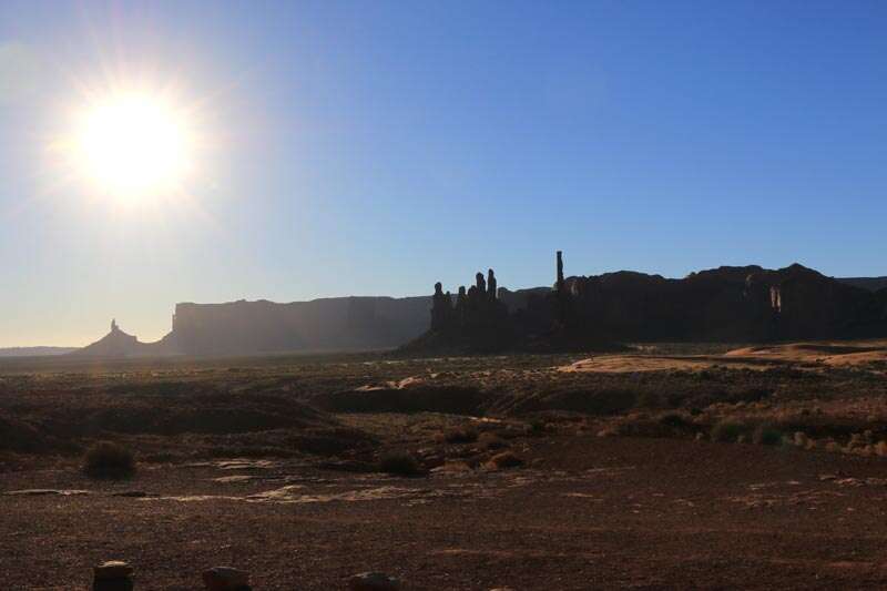 Nascer do sol no Monument Valley
