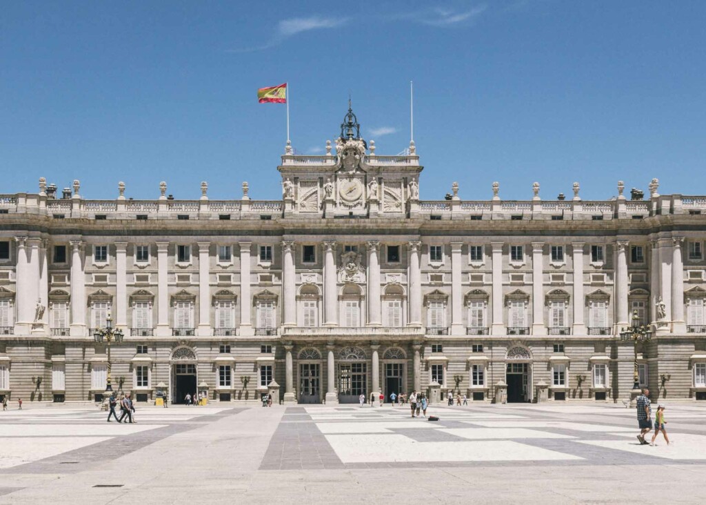 Fachada do Palácio Real de Madri um passeio que vale a pena