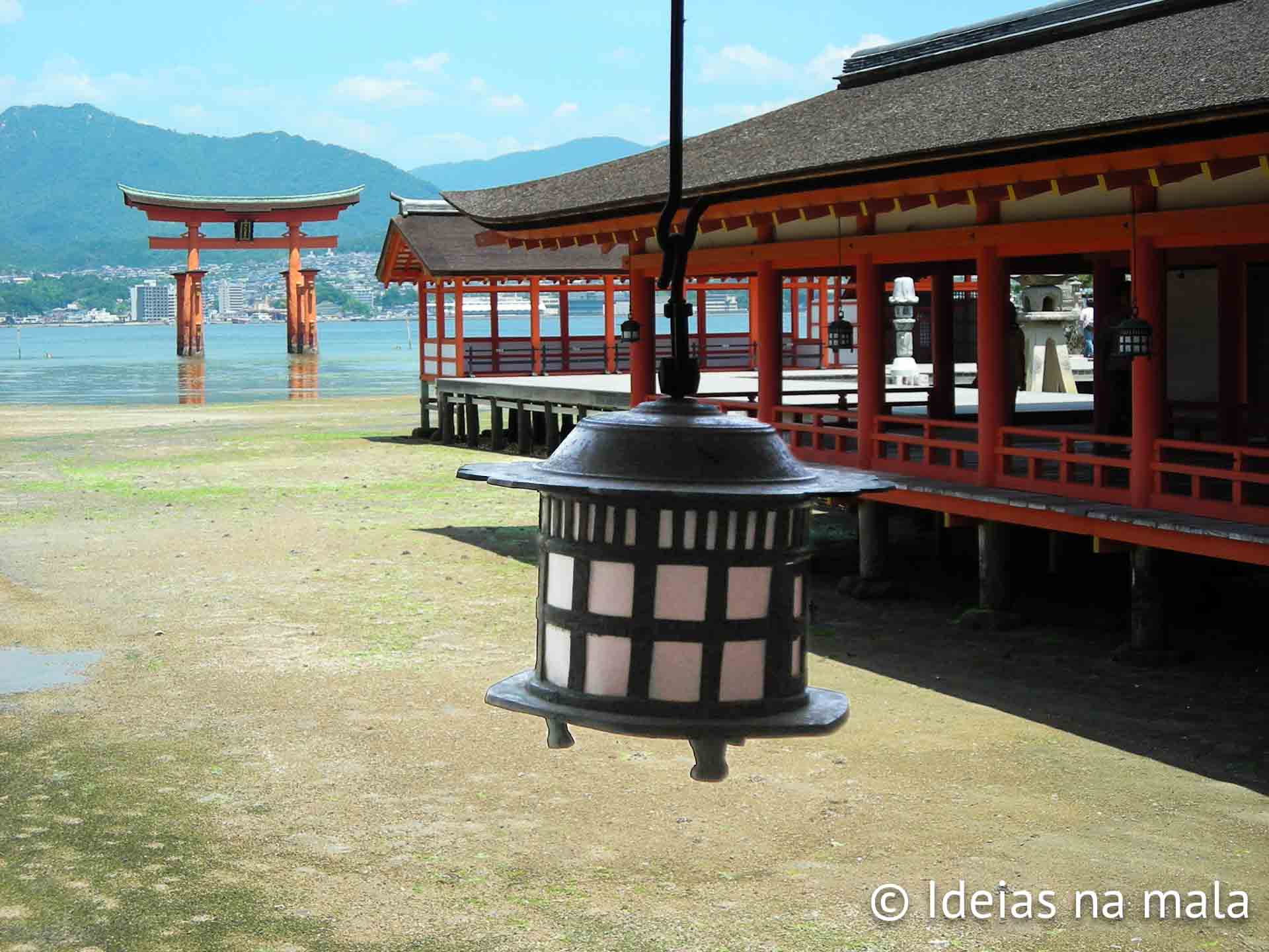 Lâmpada decorativa do templo de Miyajima no Japão