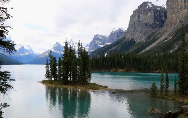 Vista Spirit Island no Maligne Lake