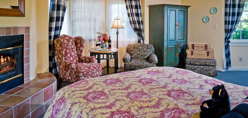Sugestão de hotel com bom custo-benefício em Yountville: quarto do maison fleuri.