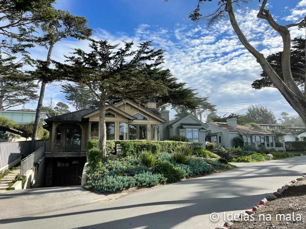Casas e Ciprestes na Carmel Scenic Road