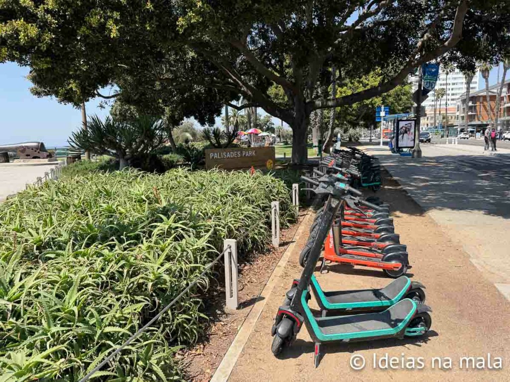 Aluguel de patinete no Palisades Park em Santa Monica