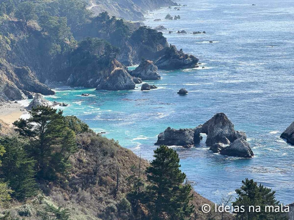 Litoral de Big Sur na Califórnia, um dos pontos altos da Highway 1