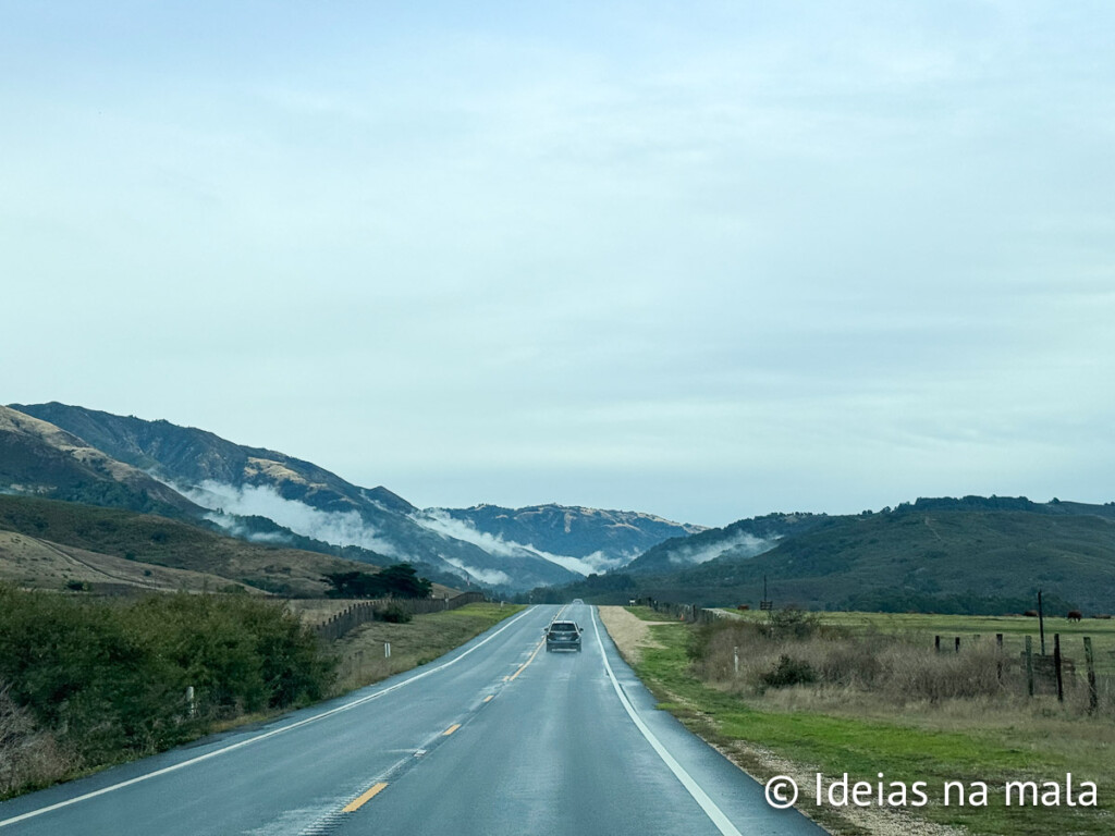 Inverno na Highway 1: manhãs de neblina são comuns