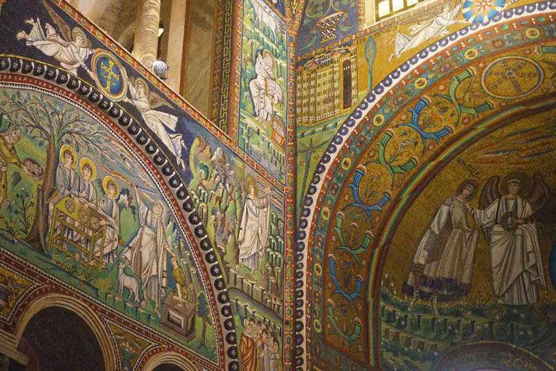 Mosaicos da Basílica de San Vitale em Ravenna na região de Emília Romagna na Itália