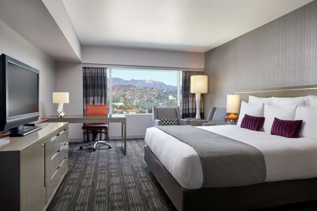 Loews Hollywood Hotel tem vistas do letreiro famoso
