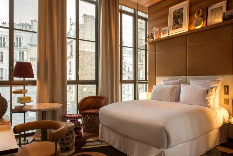 Bela opção 5 estrelas Paris: quarto do Brach Paris. Hotel conta com piscina, sauna, sala de massagem