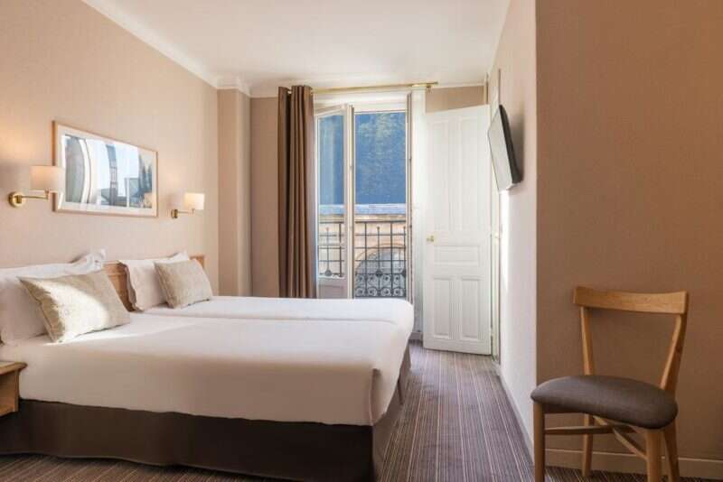 Quarto do Paris France Hotel: hospedagem confortável, charmosa e preço justo