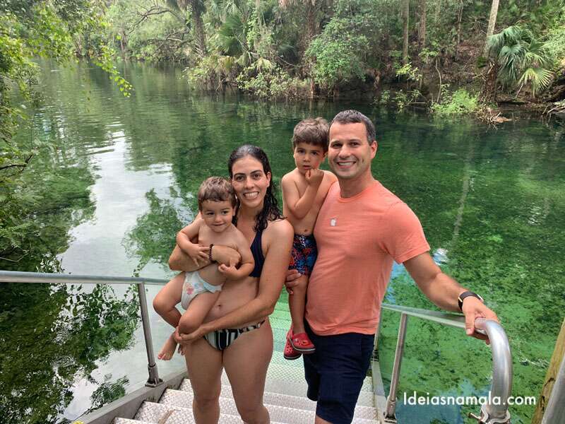 Águas esverdeadas da Blue Springs  na Região de Deland