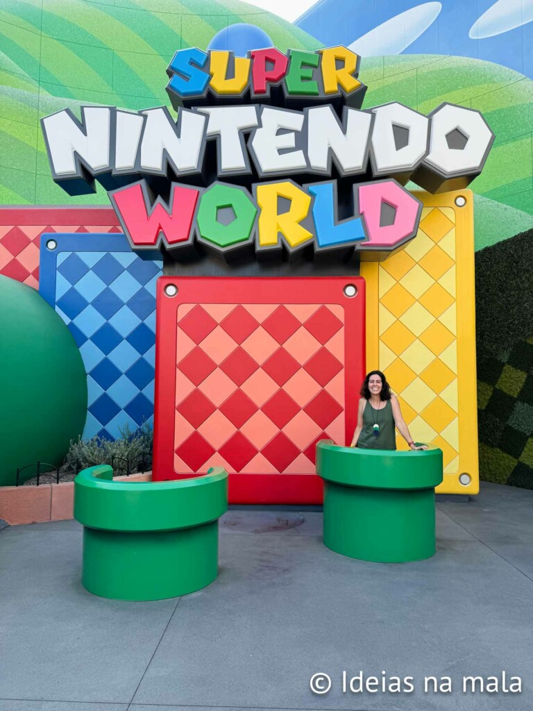 Parada para foto na entrada do Super Nintendo World