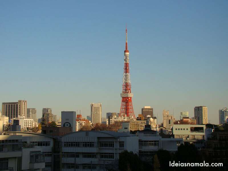 Tokyo Tower: que tal subir no topo para ver vistas incríveis da cidade e seus arredores?
