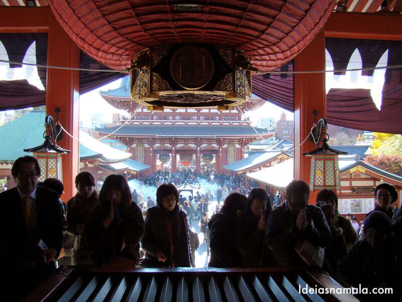 O que fazer em Tokyo: conhecer os templos como o Sensõji em Asakusa.