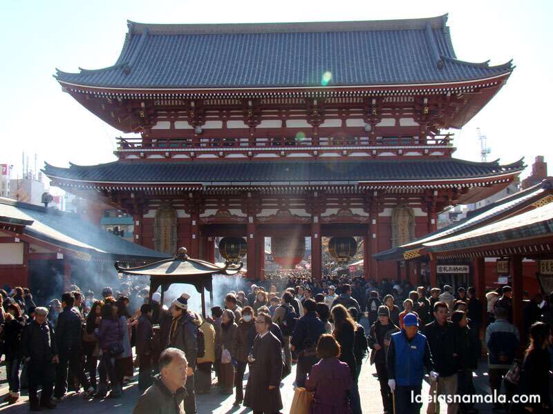 Dica legal de passeio: conheça o templo Sensoji em Asakusa.