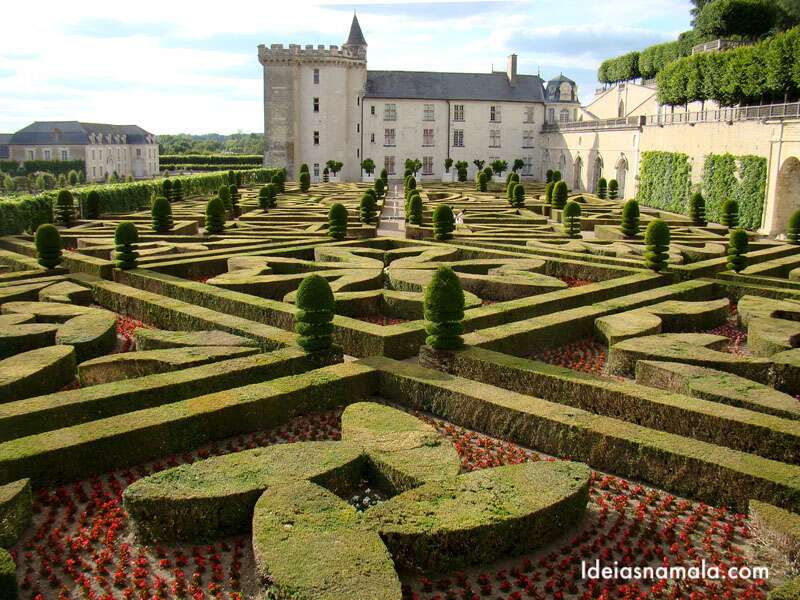 Parada obrigatória no Vale do Loire: jardins e castelo de Villandry.