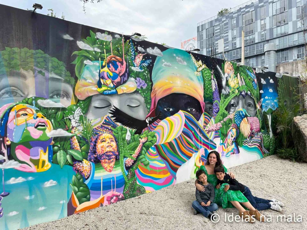 Mural colorido em Wynwood, o bairro cool de Miami