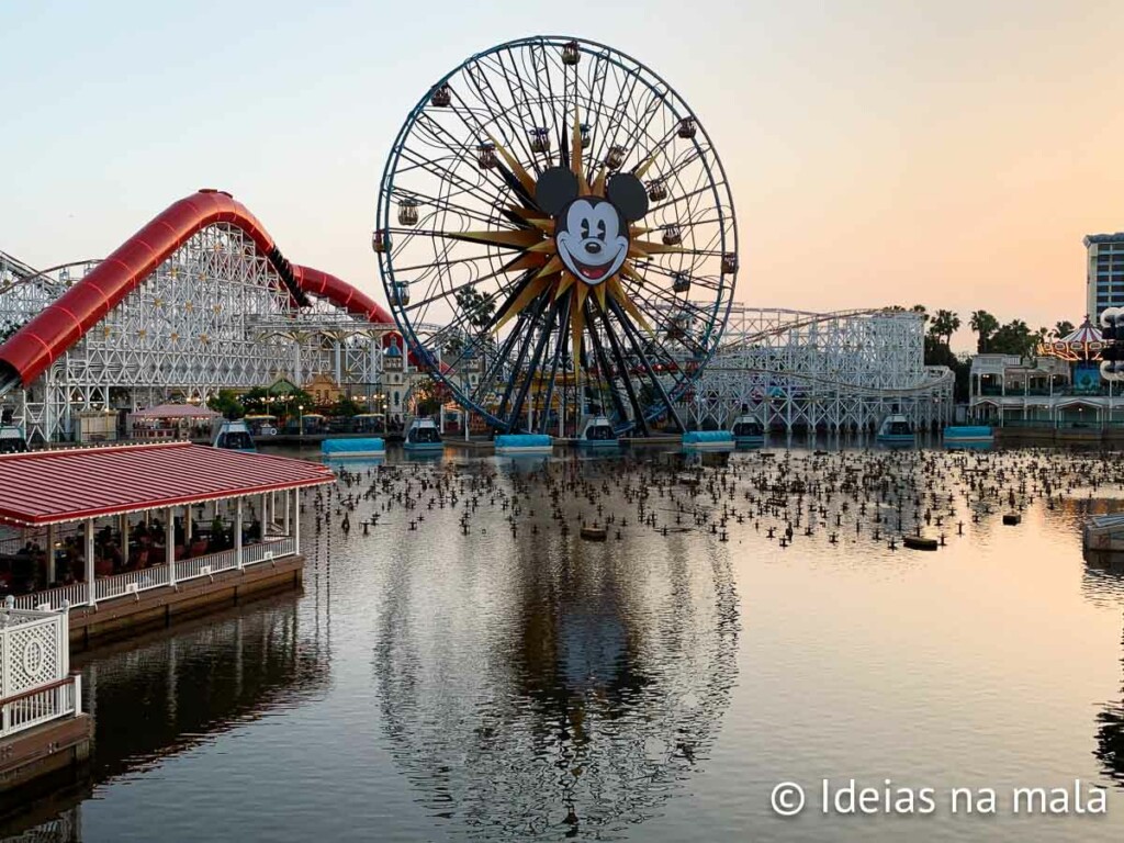 Pixar Pier na Disney California Adventure Park em Anaheim