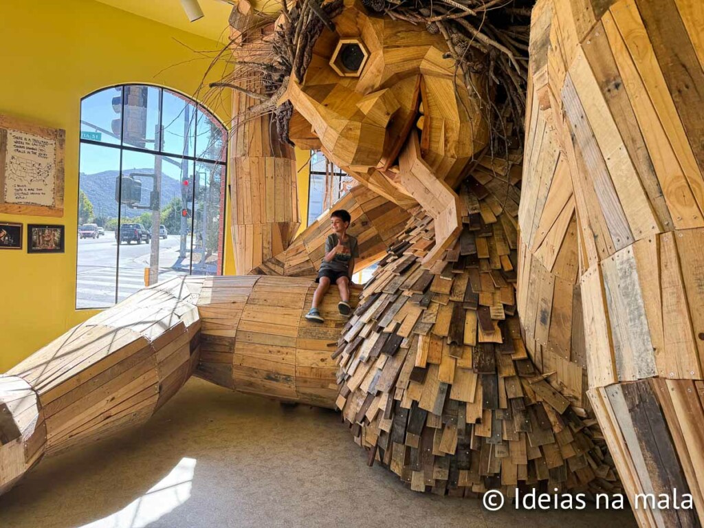 Troll de Thomas Dambo no California Nature Art Museum em Solvang