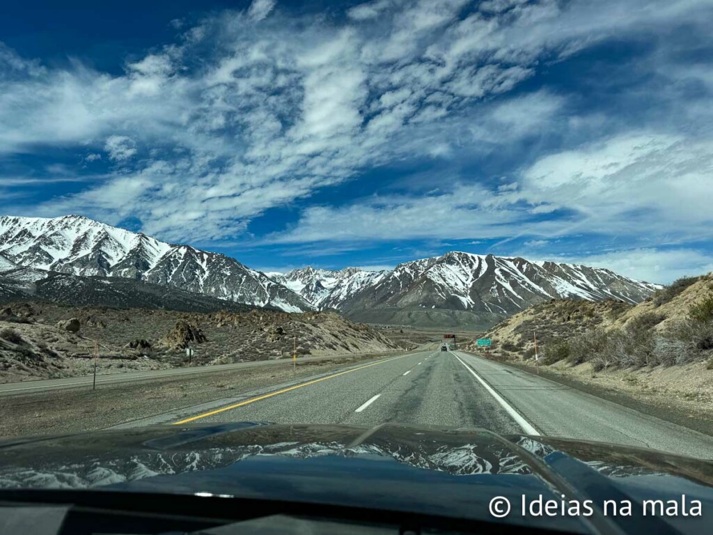 Encantos da estrada 395 na Califórnia