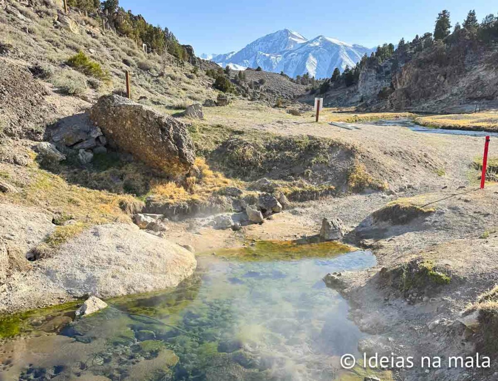 Hot Creek, uma das áreas vulcânicas de Mammoth Lakes