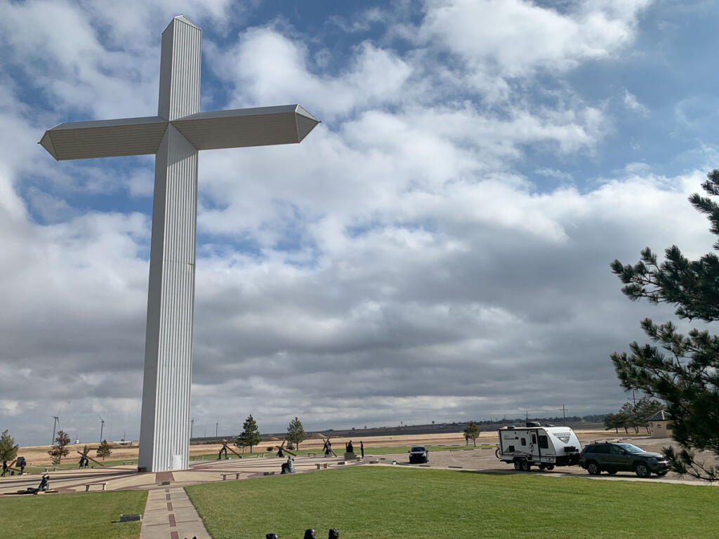 The Giant Cross, uma das paradas da Rota 66 no Texas