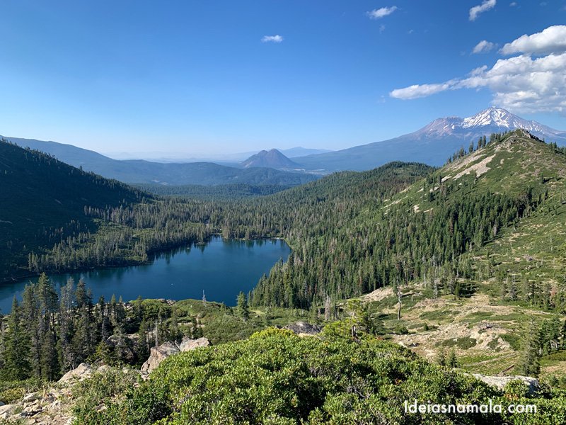 Trilha para o Heart Lake, vista para o Mt Shasta e Castle Lake
