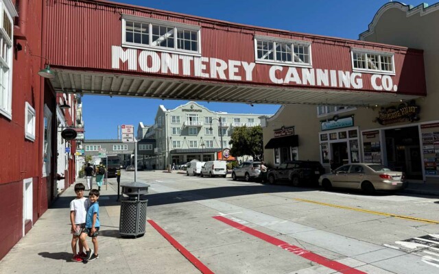 Cannery Row, uma das principais atrações turísticas de Monterey