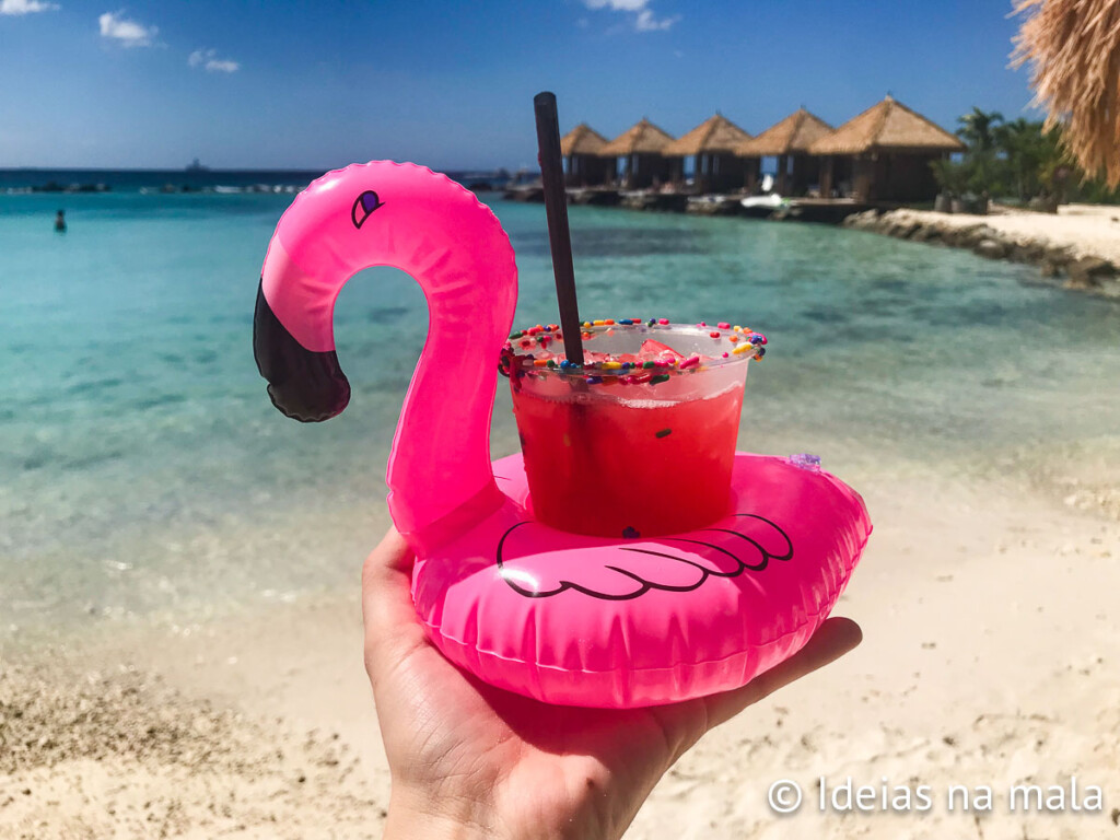 Praia com estrutura em Aruba - Ilha do Renaissance