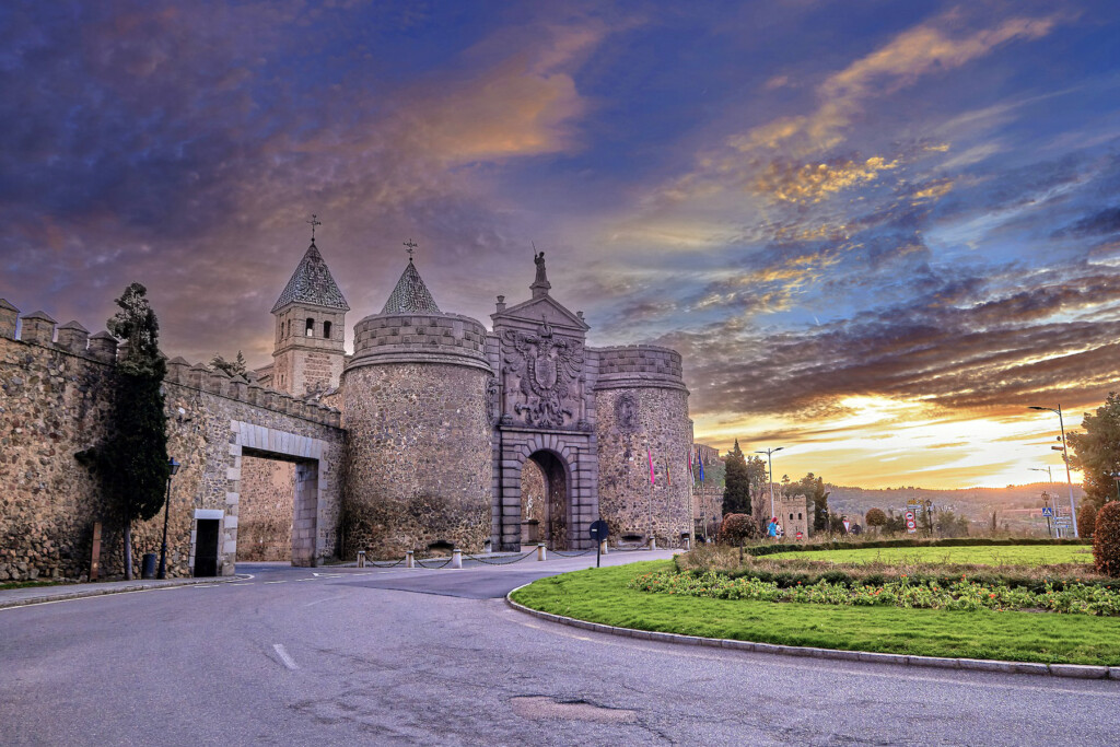 Puerta de Bisagra na entrada de Toledo